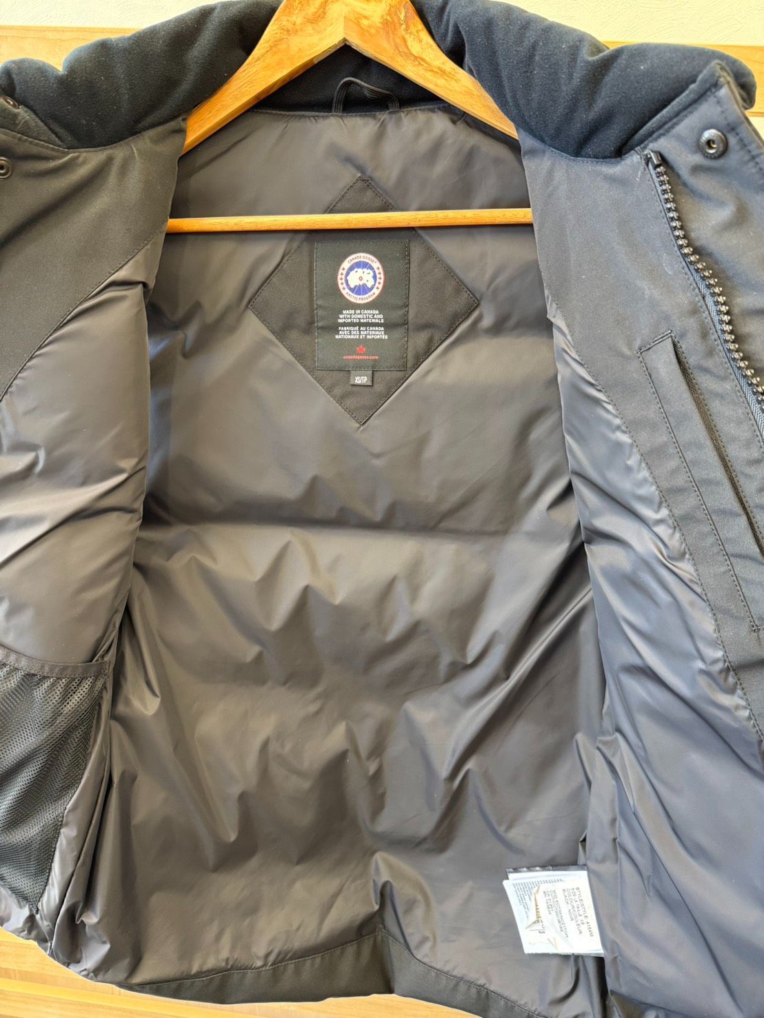 カナダグース ダウンベスト XS/TP ブラック ワッペンロゴ カナダ製