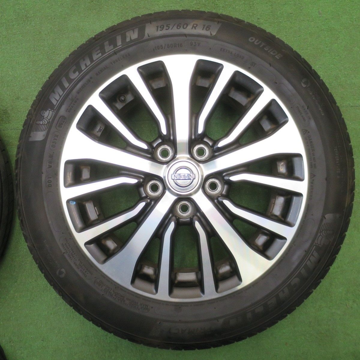 バリ溝！9分☆日産 C26 セレナ 純正 195/60R16 ミシュラン