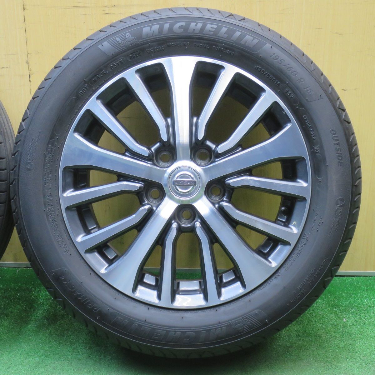 日産セレナ c26 純正ホイール16インチ 195/60 バリ溝！9分☆日産 C26 セレナ 純正 195/60R16 ミシュラン