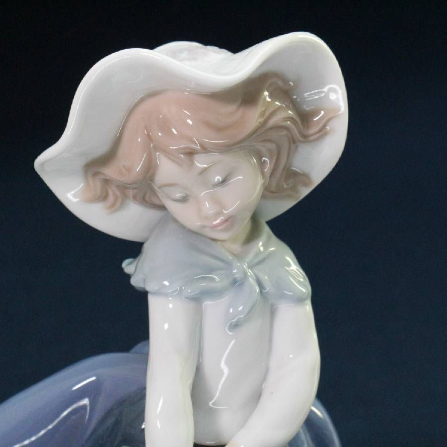 LLADRÓ リヤドロ 「きれいな花ばかり」フィギュリン 陶器製人形 少女 世界中で愛されるベストセラー 幸せな子ども時代の夢や希望 365f03