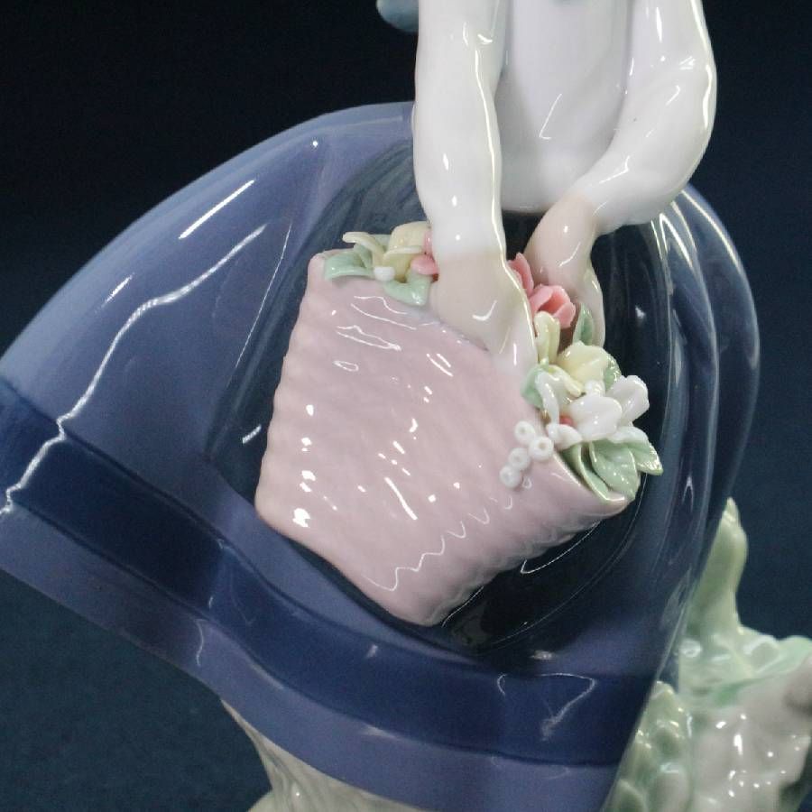 LLADRÓ リヤドロ 「きれいな花ばかり」フィギュリン 陶器製人形 少女
