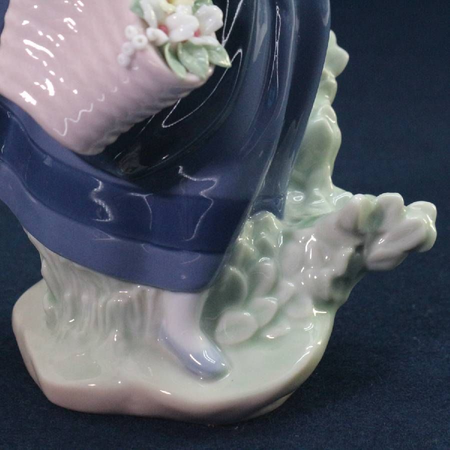 LLADRÓ リヤドロ 「きれいな花ばかり」フィギュリン 陶器製人形 少女