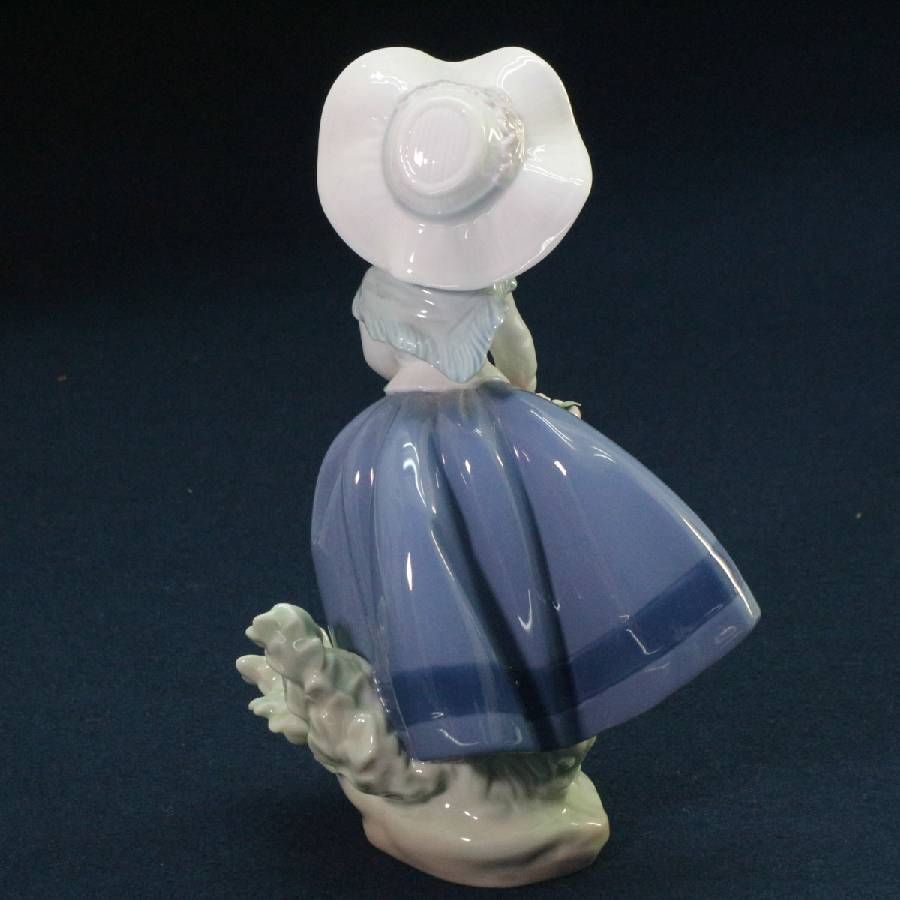 LLADRÓ リヤドロ 「きれいな花ばかり」フィギュリン 陶器製人形 少女