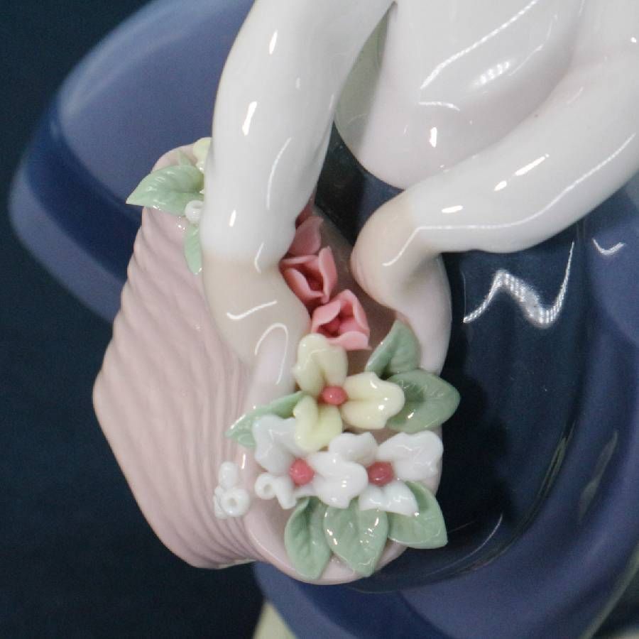 LLADRÓ リヤドロ 「きれいな花ばかり」フィギュリン 陶器製人形 少女