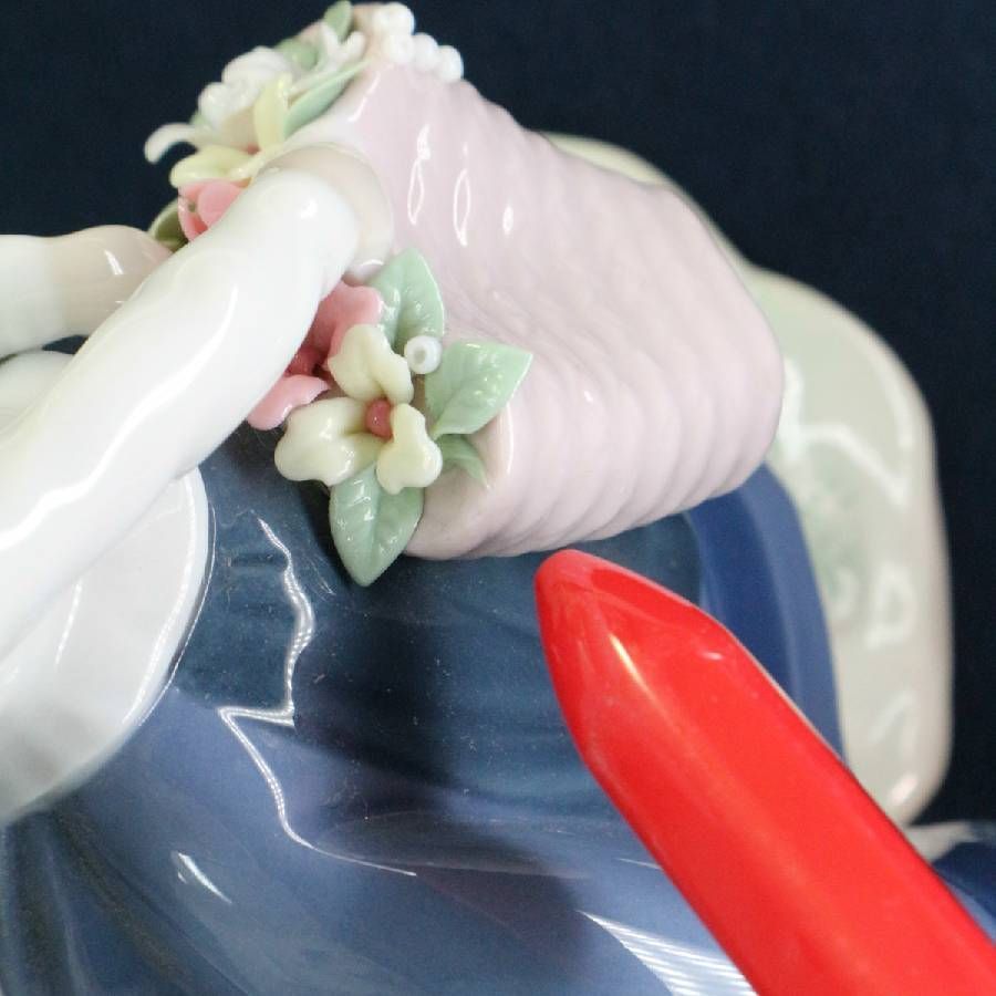 LLADRÓ リヤドロ 「きれいな花ばかり」フィギュリン 陶器製人形 少女