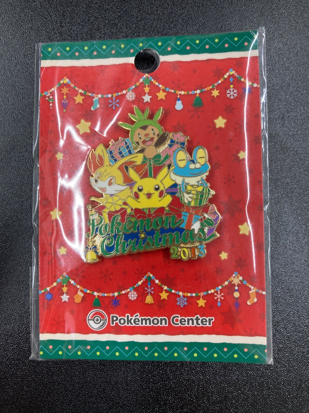 【美品】ポケモンセンター　ロゴピンズ　クリスマス　2013 美品】ポケモン ロゴピンズ クリスマス 2013 ポケモンセンター - メルカリ