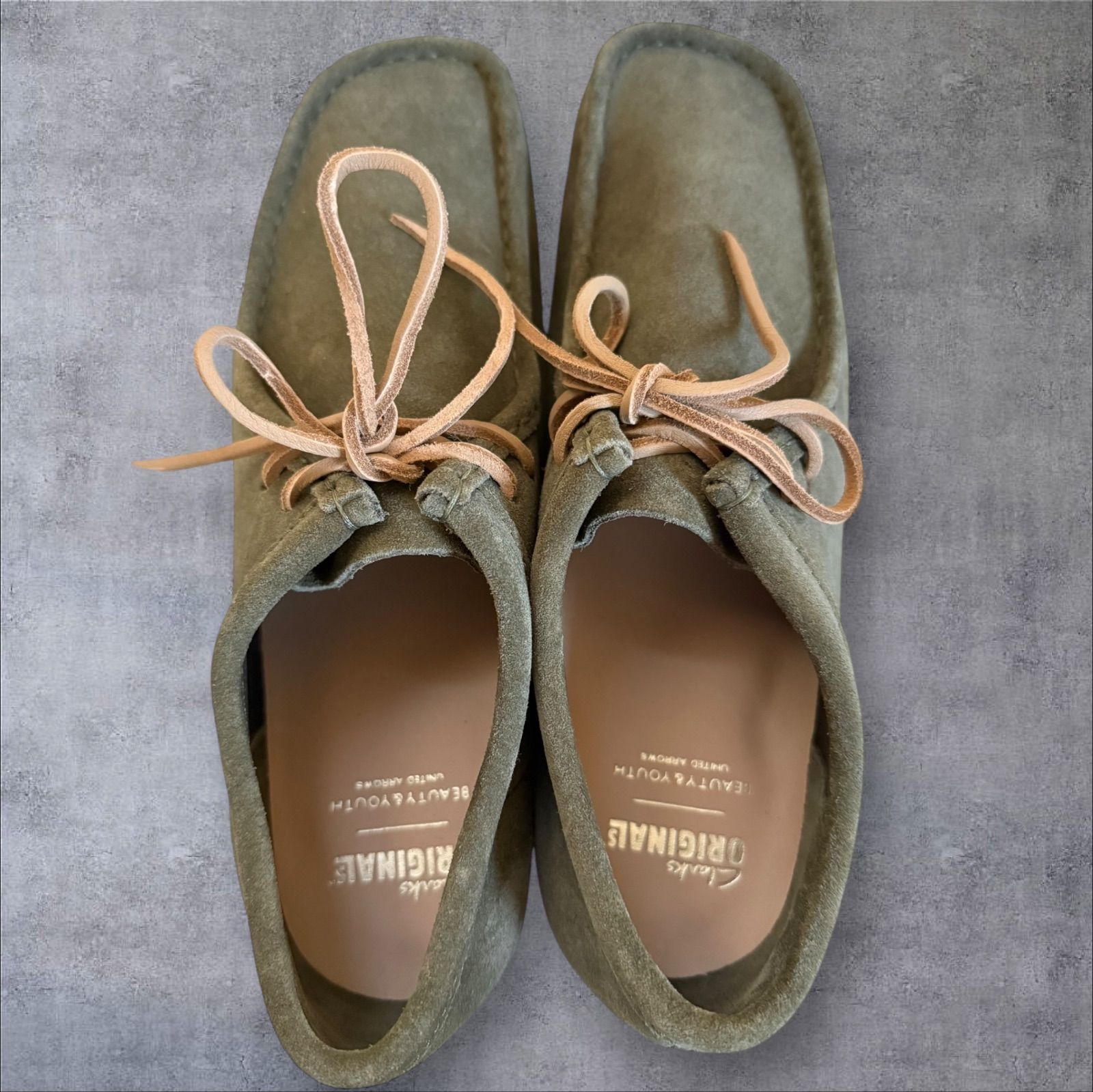 未使用級】クラークスオリジナルズ ワラビー カーキ スエード