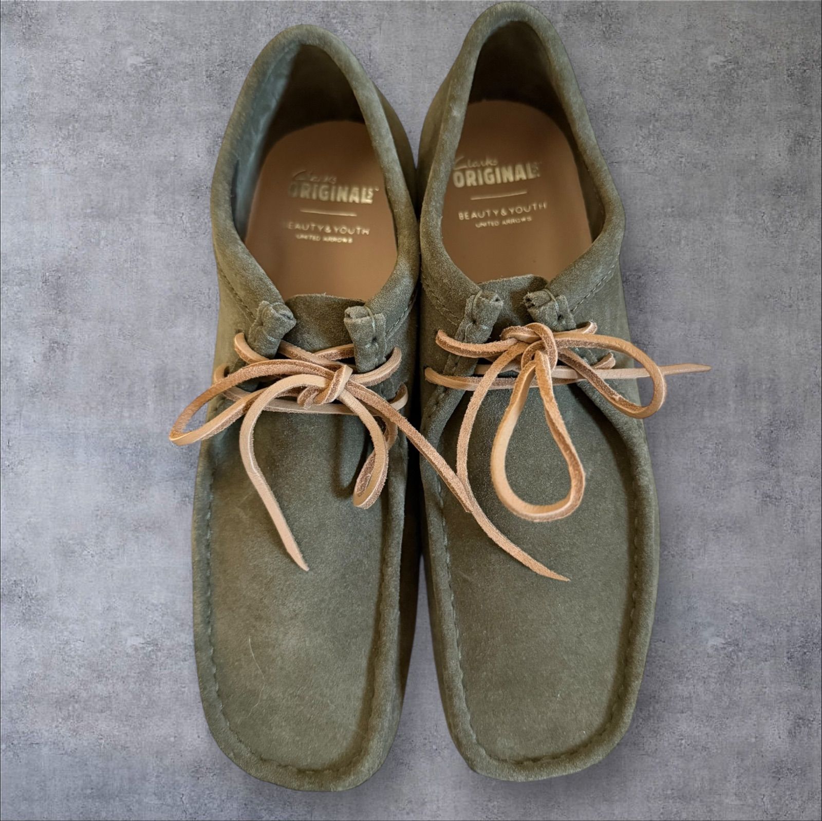 未使用級】クラークスオリジナルズ ワラビー カーキ スエード