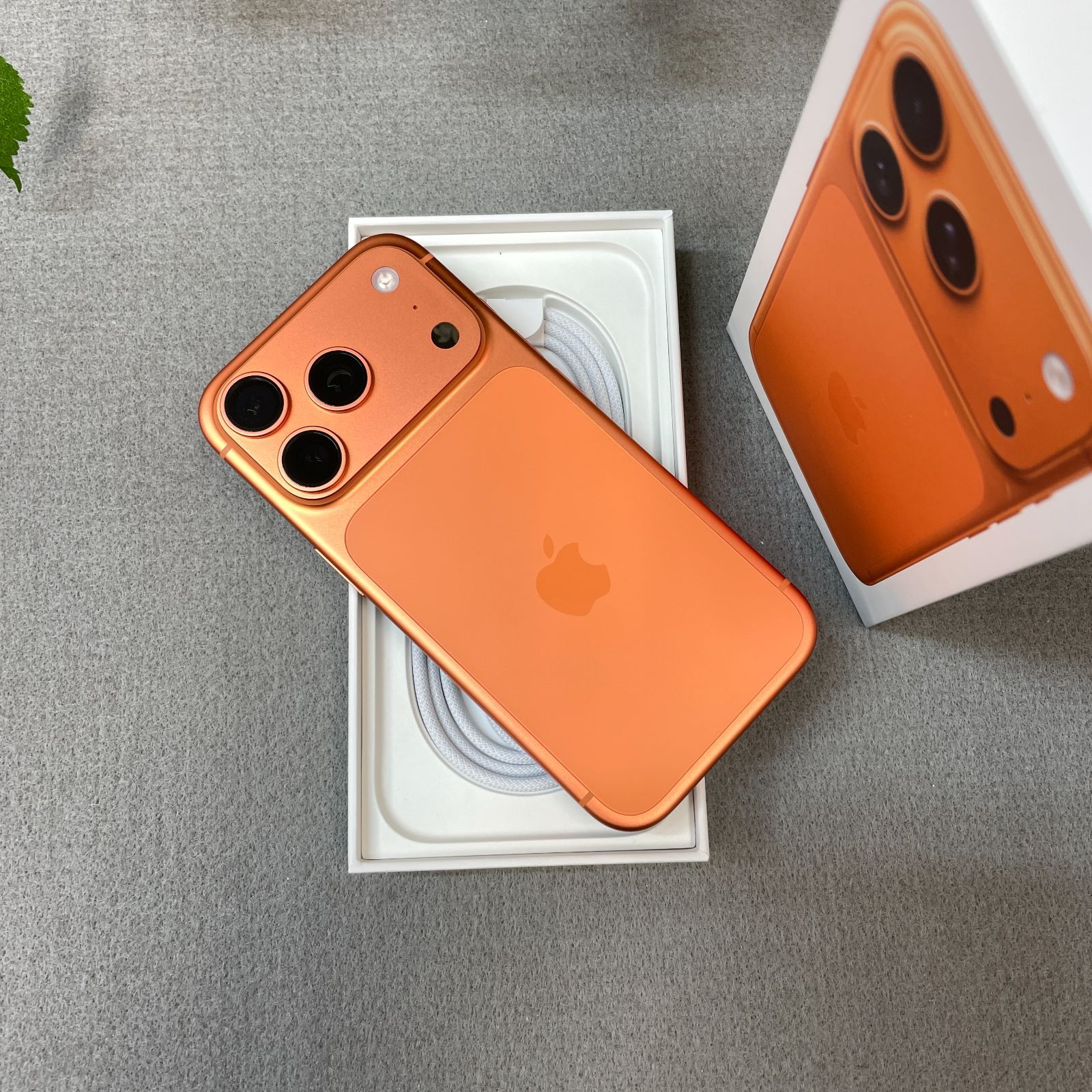 新品同様 iPhone 17 Pro 256GB オレンジ 国内版 SIMフリー 送料無料 