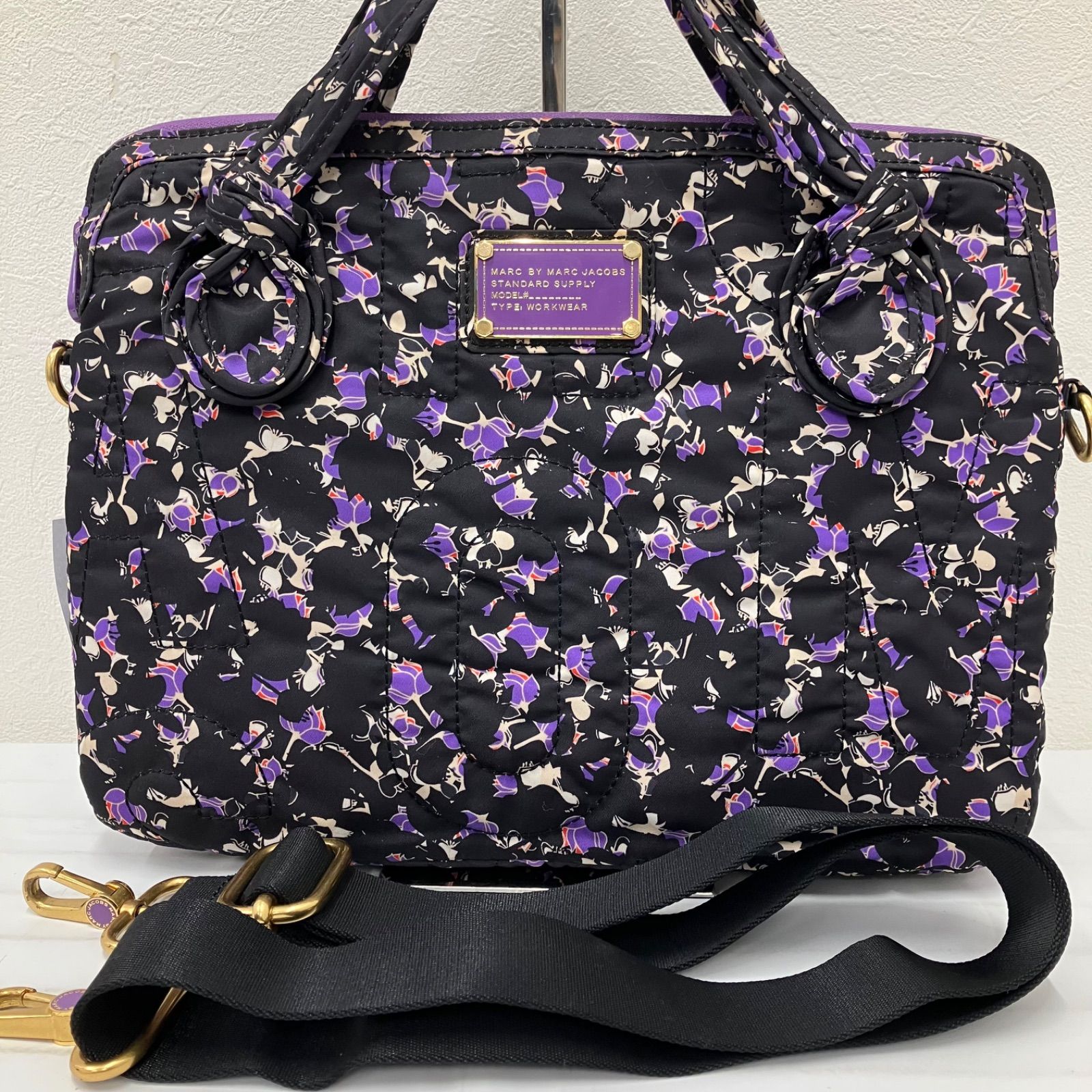 Y9950 MARC BY MARC JACOBS 마크 바이 마크 제이콥스 투웨이 숄더백 핸드백 노트북 가방 PC 가방 컴퓨터 수납 블랙 블랙 퍼플 퍼플 플라워 패턴 퀼트 여성