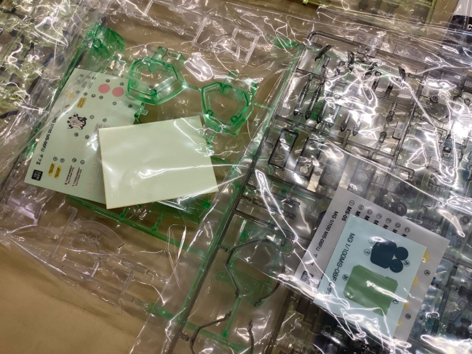 MG 1/100 MS-06F/J ザクⅡ クリスタルバージョン - メルカリ