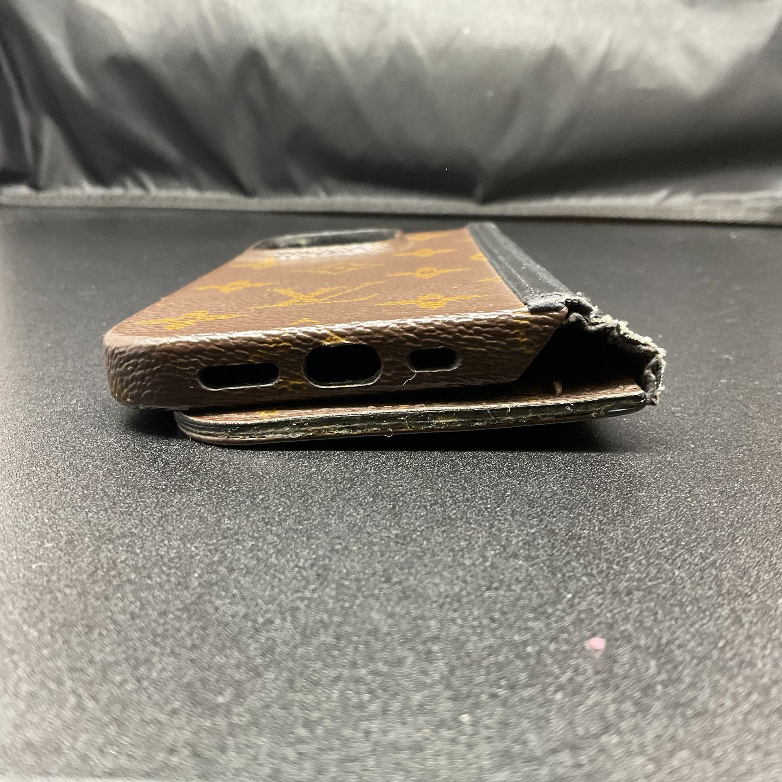 ルイヴィトン モノグラム iPhone14 pro フォリオ ケース B26021550