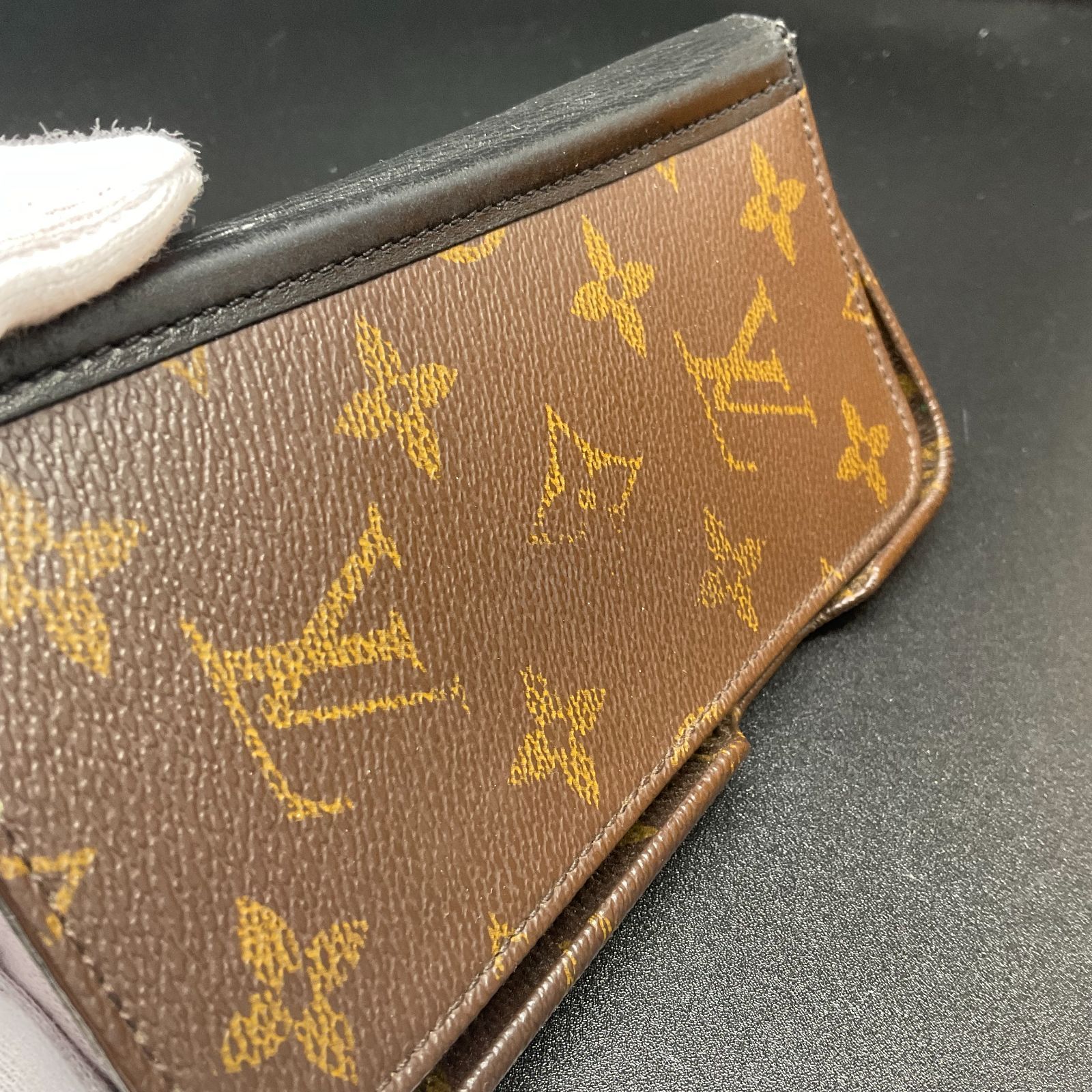 ルイヴィトン モノグラム iPhone14 pro フォリオ ケース B26021550