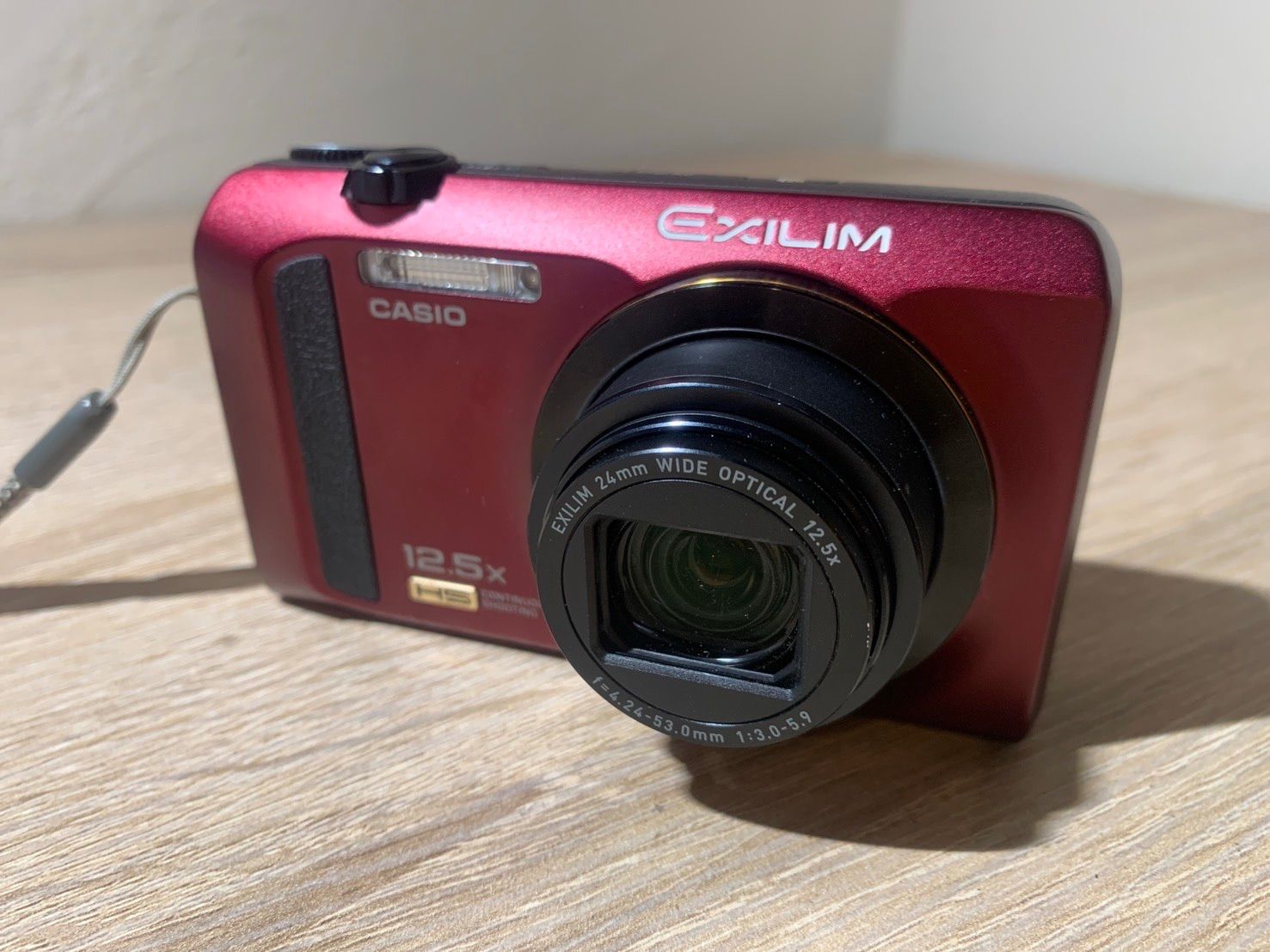 8499 Casio EXILIM EX-ZR300 レッド デジカメ 動作確認済み やや訳アリ