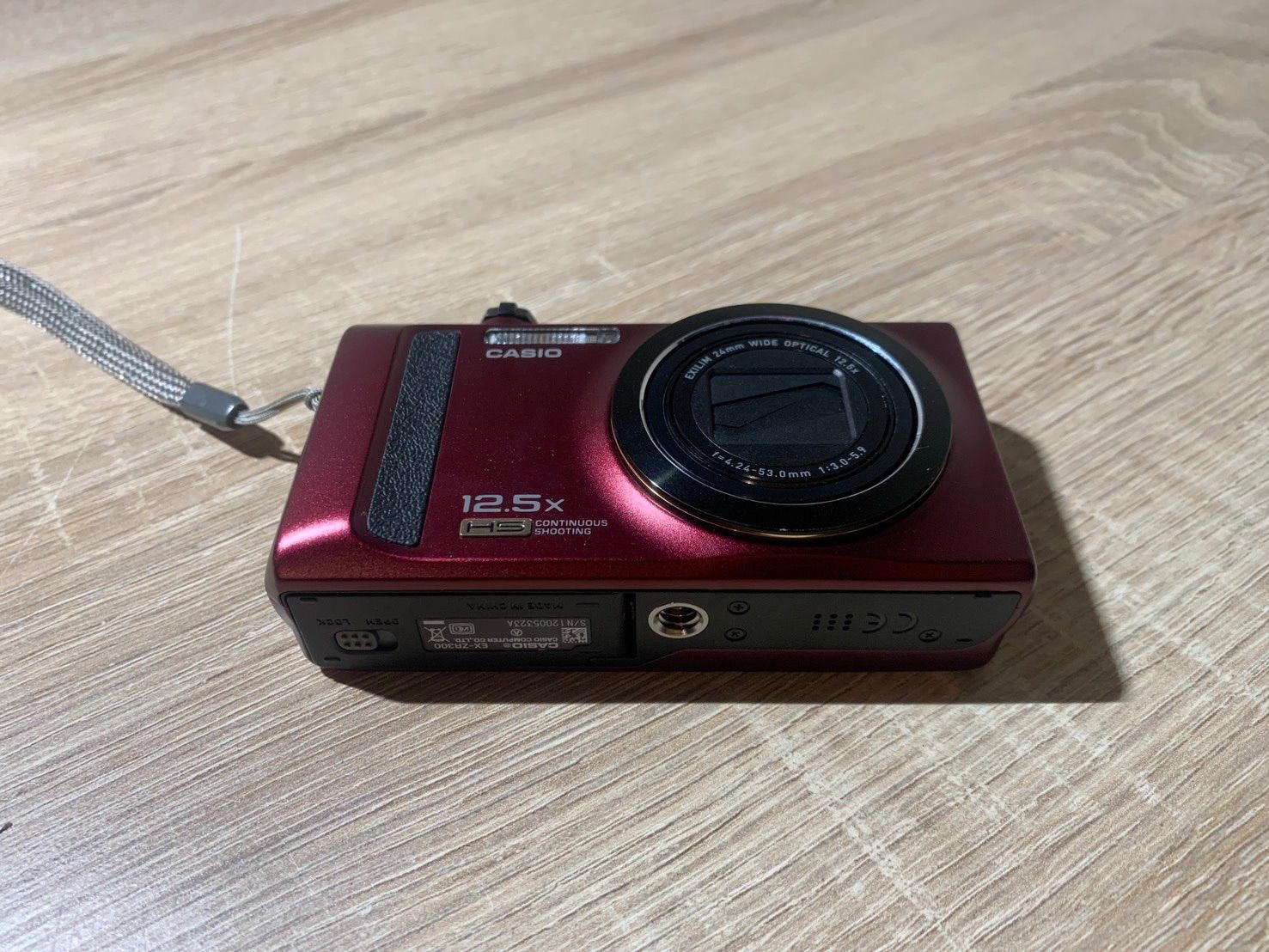 8499 Casio EXILIM EX-ZR300 レッド デジカメ 動作確認済み やや訳アリ