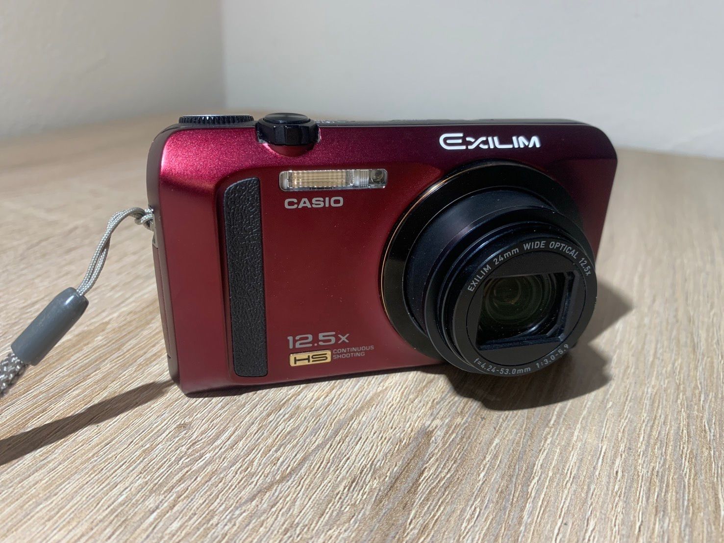 8499 Casio EXILIM EX-ZR300 レッド デジカメ 動作確認済み やや訳アリ