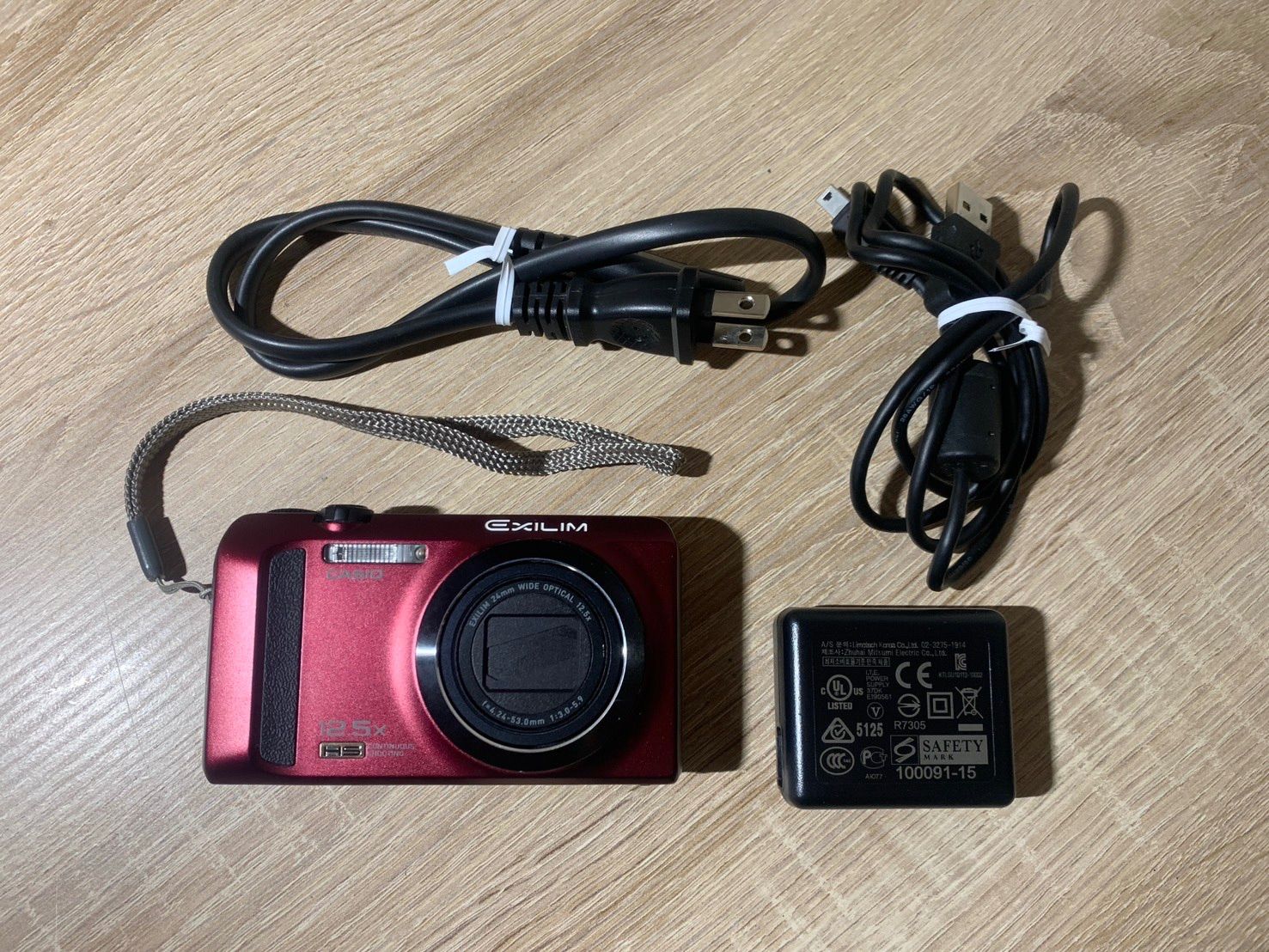 8499 Casio EXILIM EX-ZR300 レッド デジカメ 動作確認済み やや訳アリ