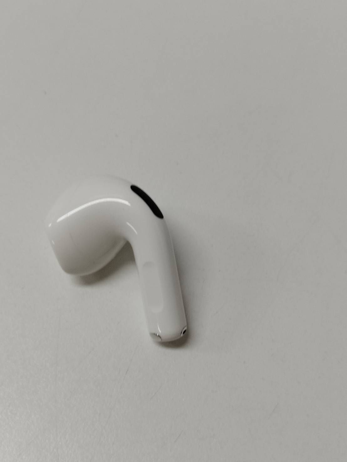 良品】Apple AirPods 第4世代/A3053/ワイヤレスイヤホン/左耳のみ