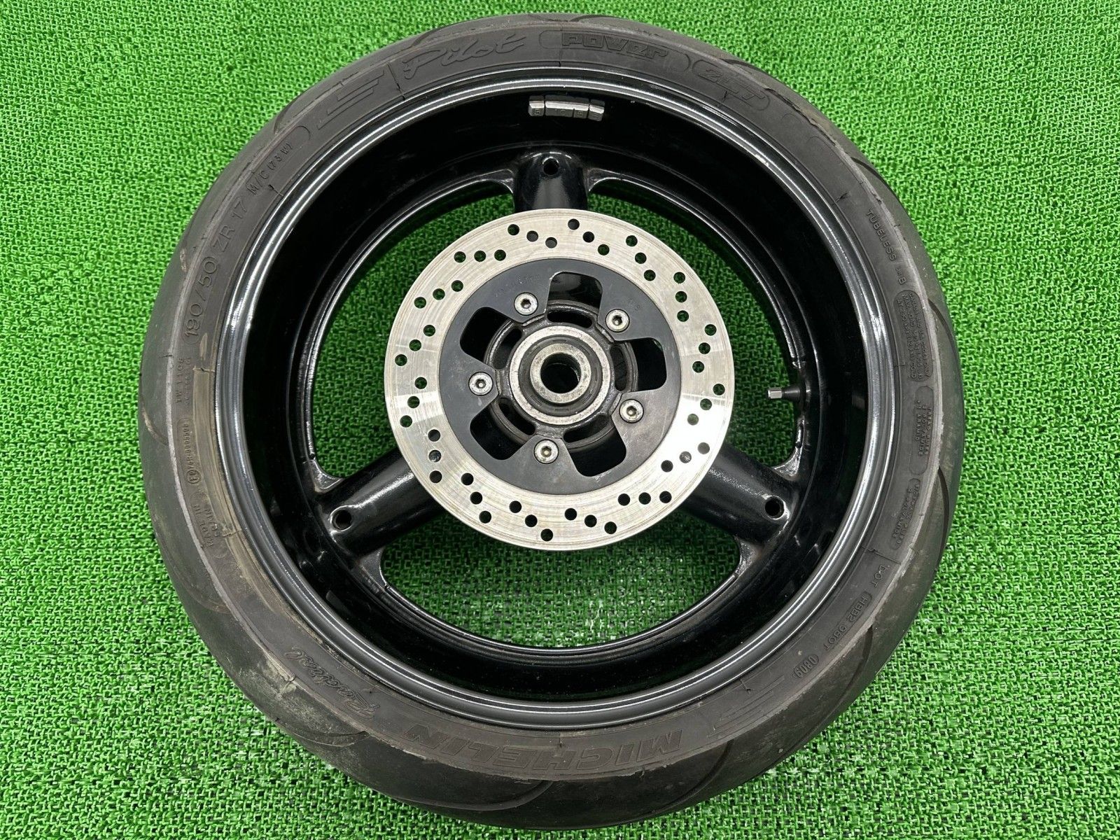 GSX1300R ハヤブサ ピレリ付リアホイール スズキ GSX1300R ハヤブサ 隼