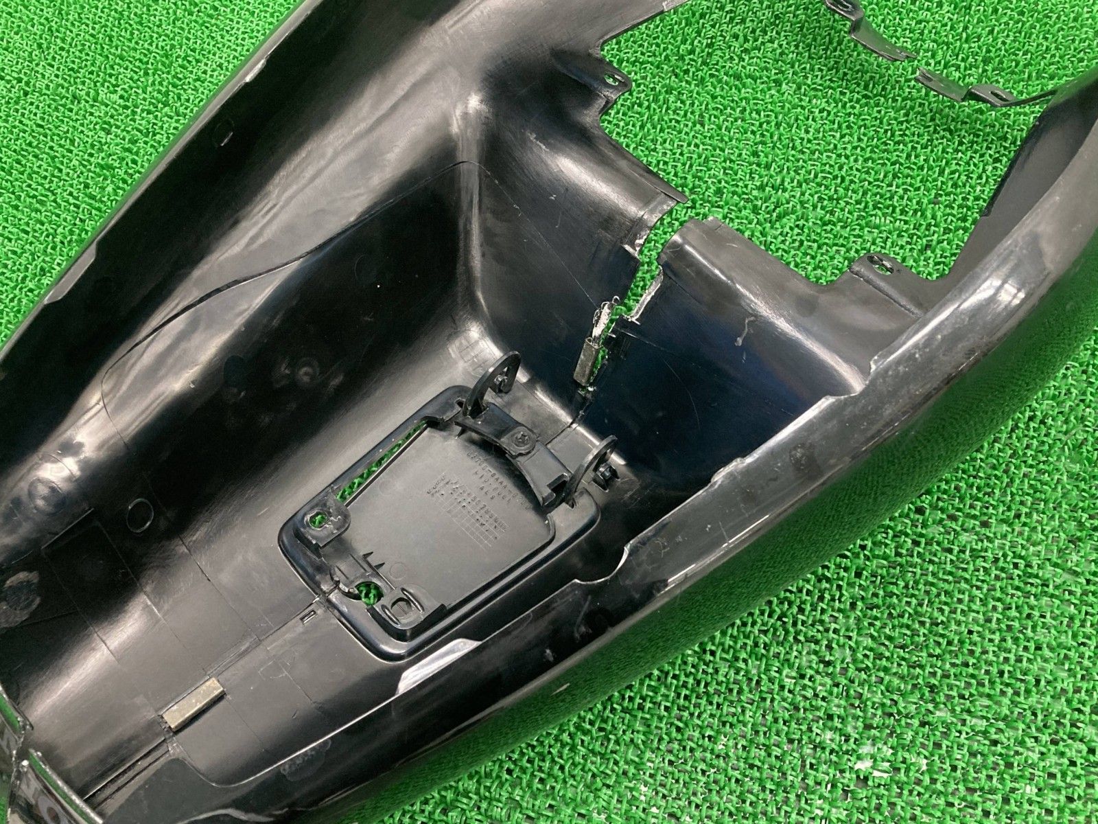 NS-1 テールカウル 黒 GAA ホンダ 純正 中古 バイク 部品 AC12 エヌワン シートカウル 修復素材に コケキズ無し 車検 Genuine kI NS-1 テールカウル 黒 GAA ホンダ 純正 中古 バイク 部品 AC12