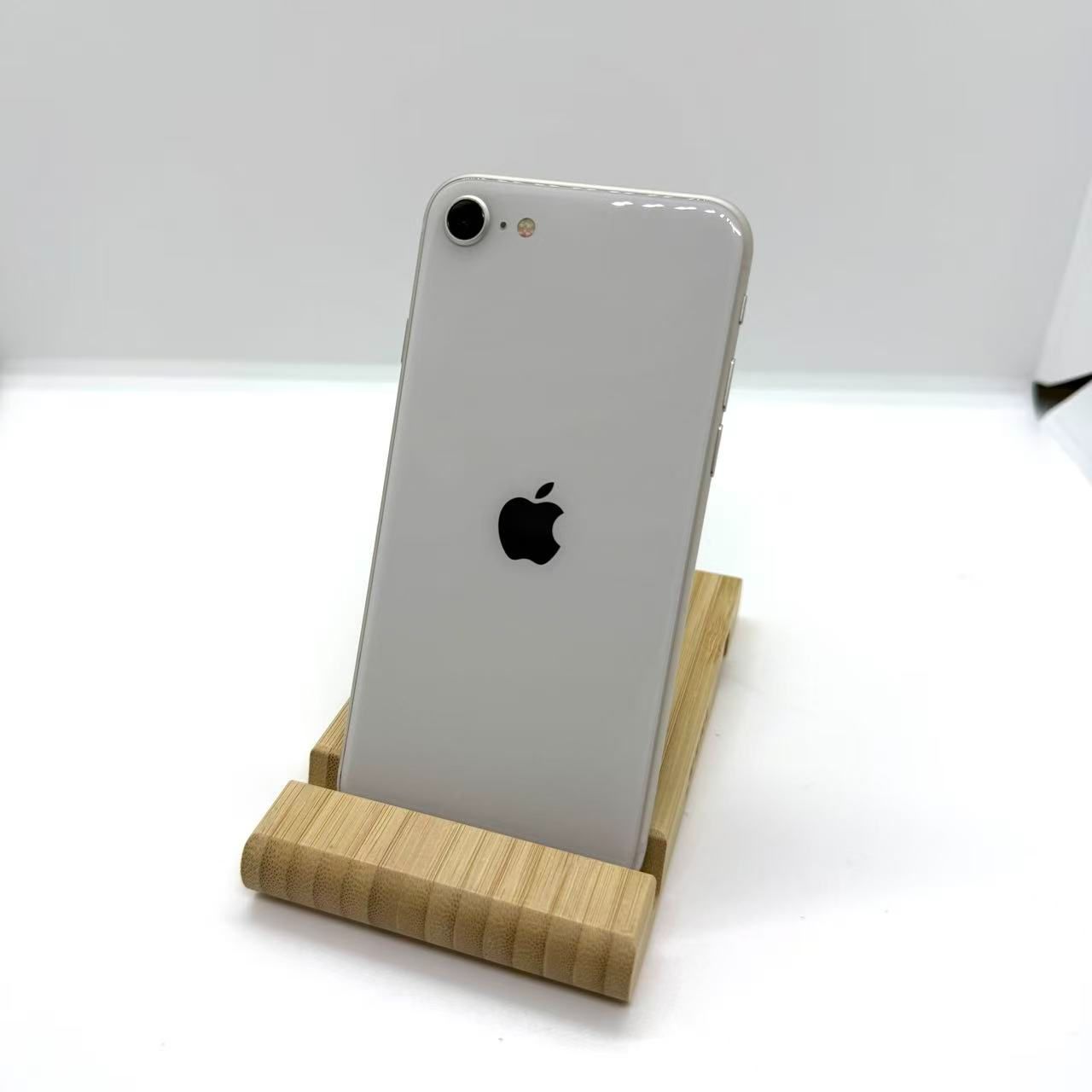 Aランク」SIMフリー iPhone SE(第3世代） 256GB [スターライト] MMYK3J 