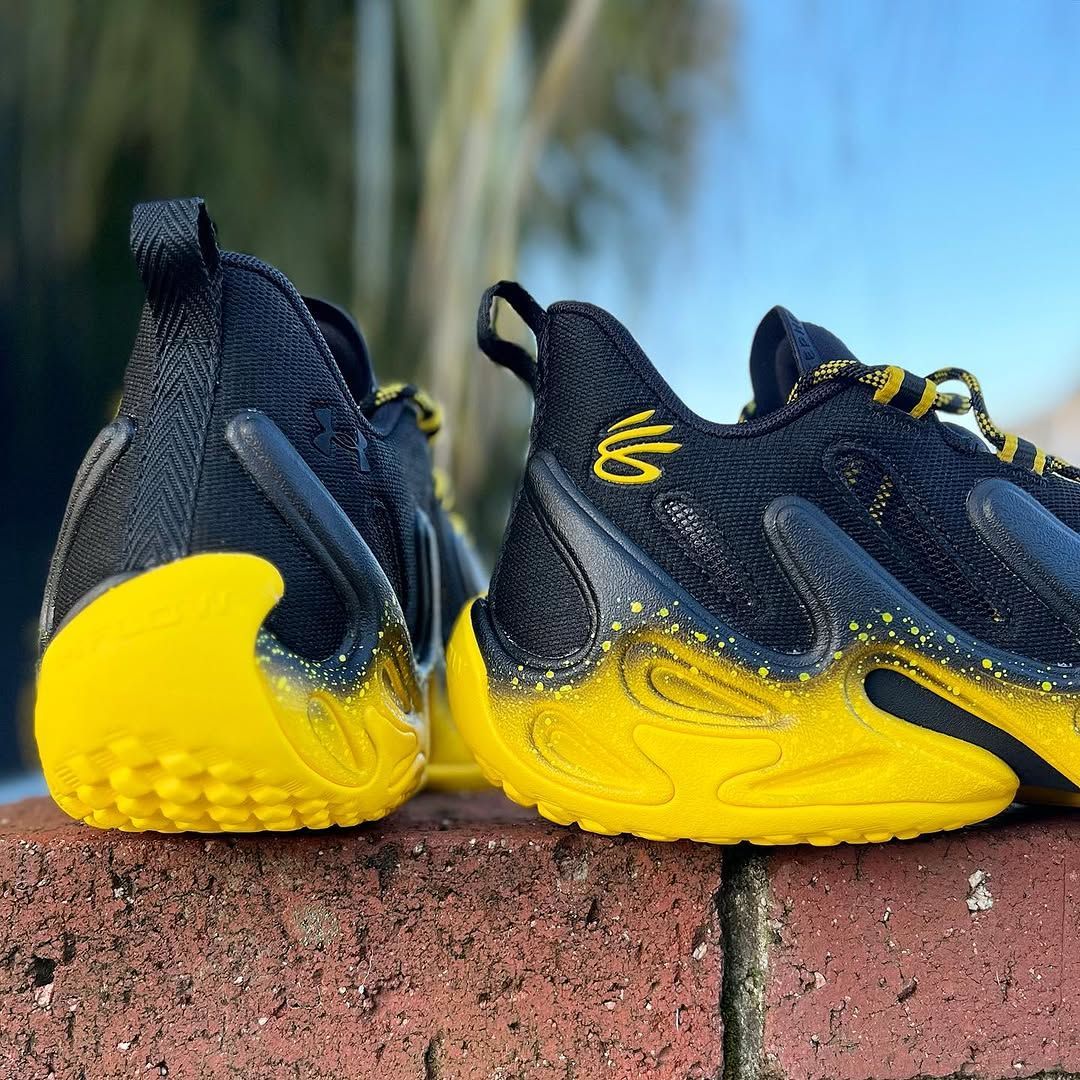 UNDER ARMOUR CURRY 13 