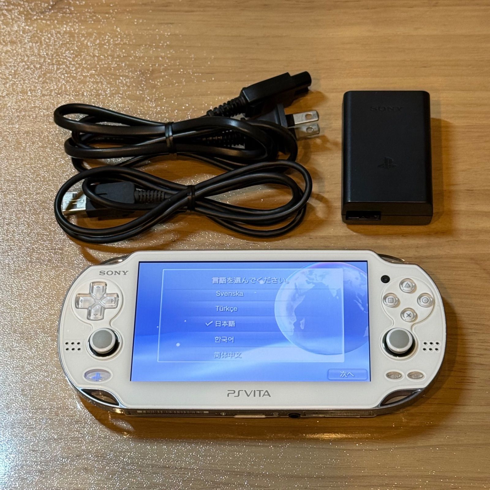 美品】PSVITA PCH-1100 クリスタル・ホワイト 箱付き SONY PlayStation 
