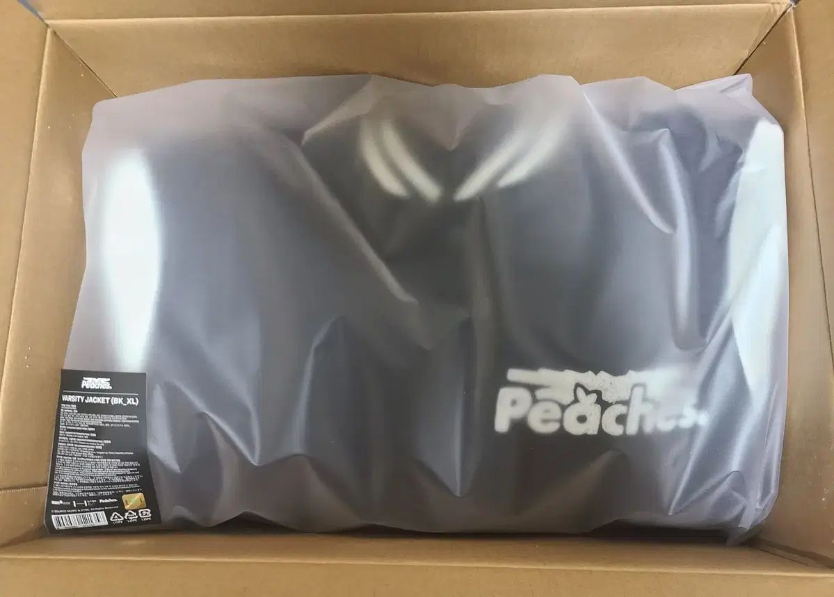 LE SSERAFIM（ルセラフィム・ルセラ）x Peaches（ピーチス）スタジャン