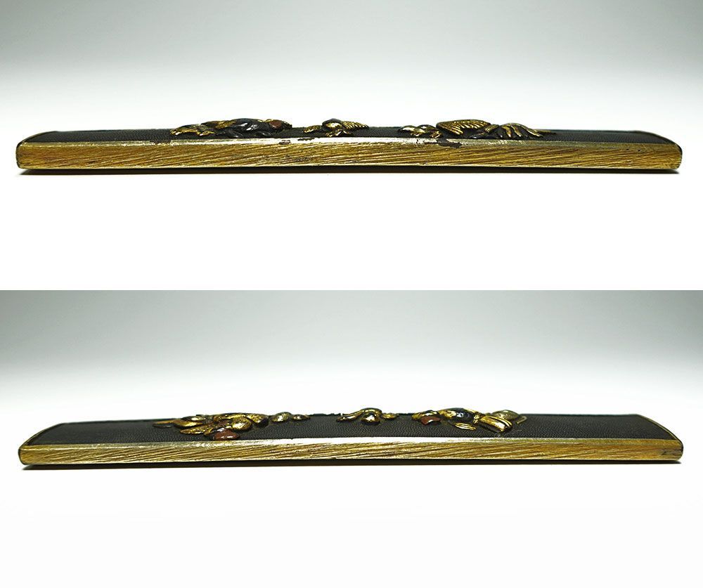 ☆裏哺金の逸品 赤銅魚子地親子鶏図小柄 無銘 石黒派？ 高肉彫 毛彫