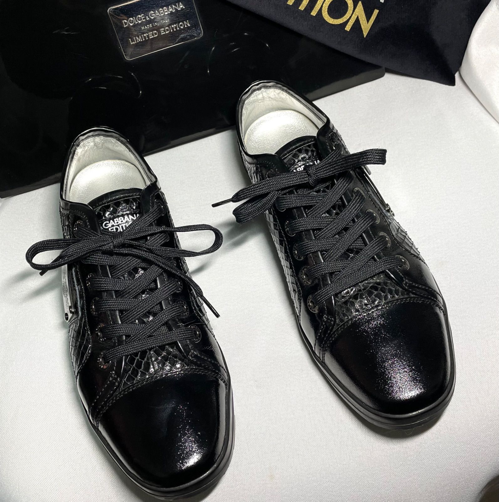数量限定 美品 DOLCE&GABBANA ドルチェ&ガッバーナ ロゴプレート装飾