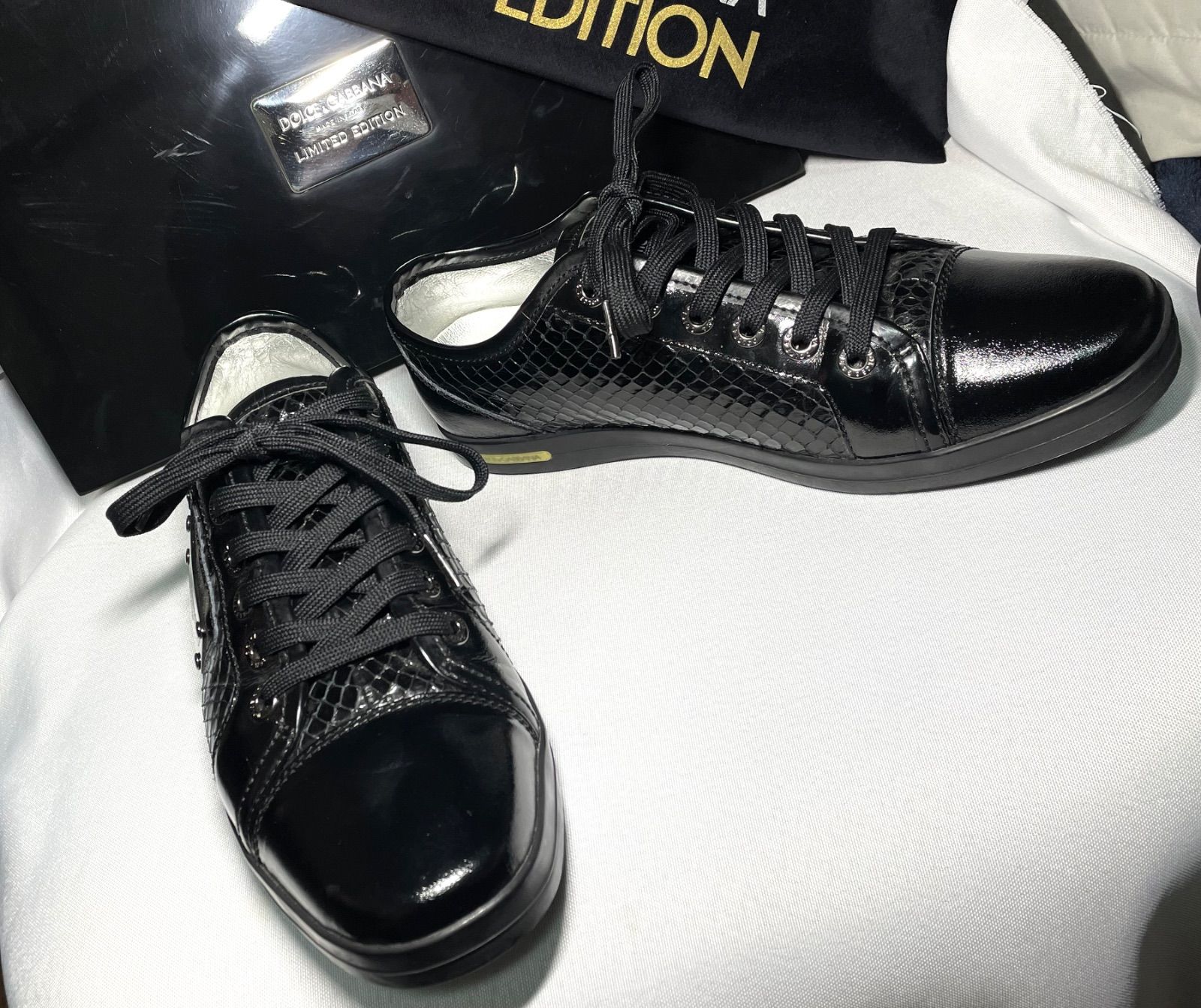 数量限定 美品 DOLCE&GABBANA ドルチェ&ガッバーナ ロゴプレート装飾