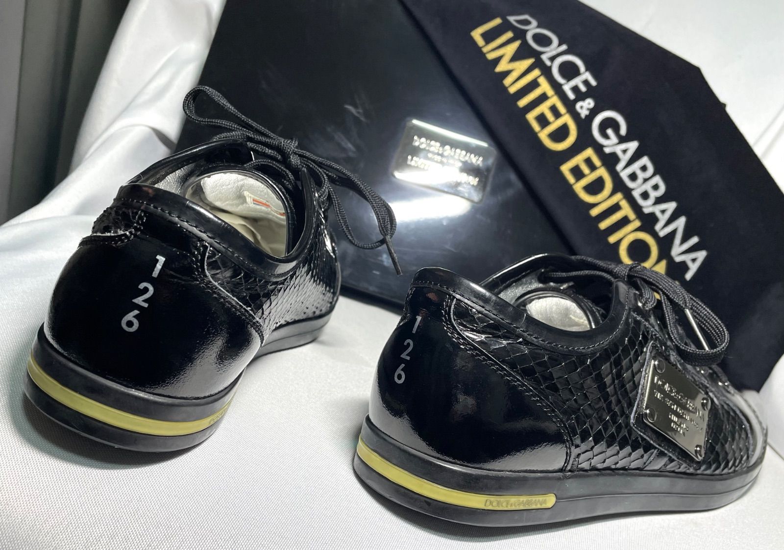 数量限定 美品 DOLCE&GABBANA ドルチェ&ガッバーナ ロゴプレート装飾