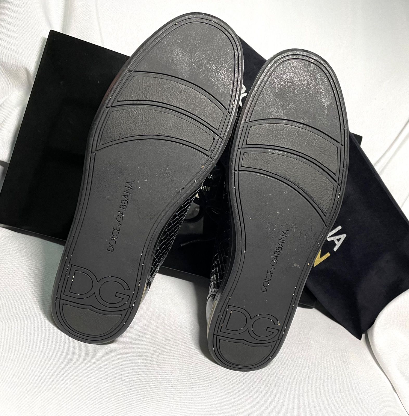数量限定 美品 DOLCE&GABBANA ドルチェ&ガッバーナ ロゴプレート装飾