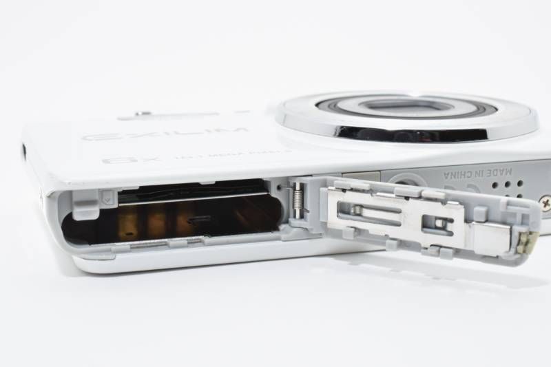 実用光学美品】Casio カシオ EXILIM EX-ZS26 白 ホワイト コンパクト