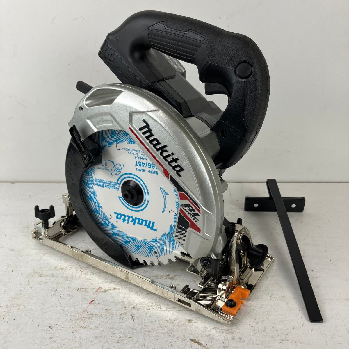 MAKITA マキタ 18v 165mm 充電式丸のこ 鮫肌チップソー付 HS631D 
