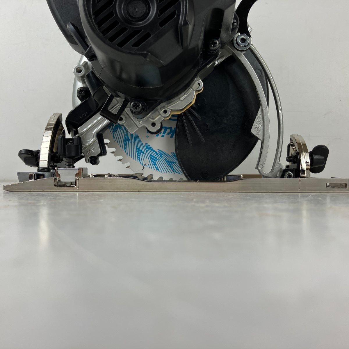 MAKITA マキタ 18v 165mm 充電式丸のこ 鮫肌チップソー付 HS631D 