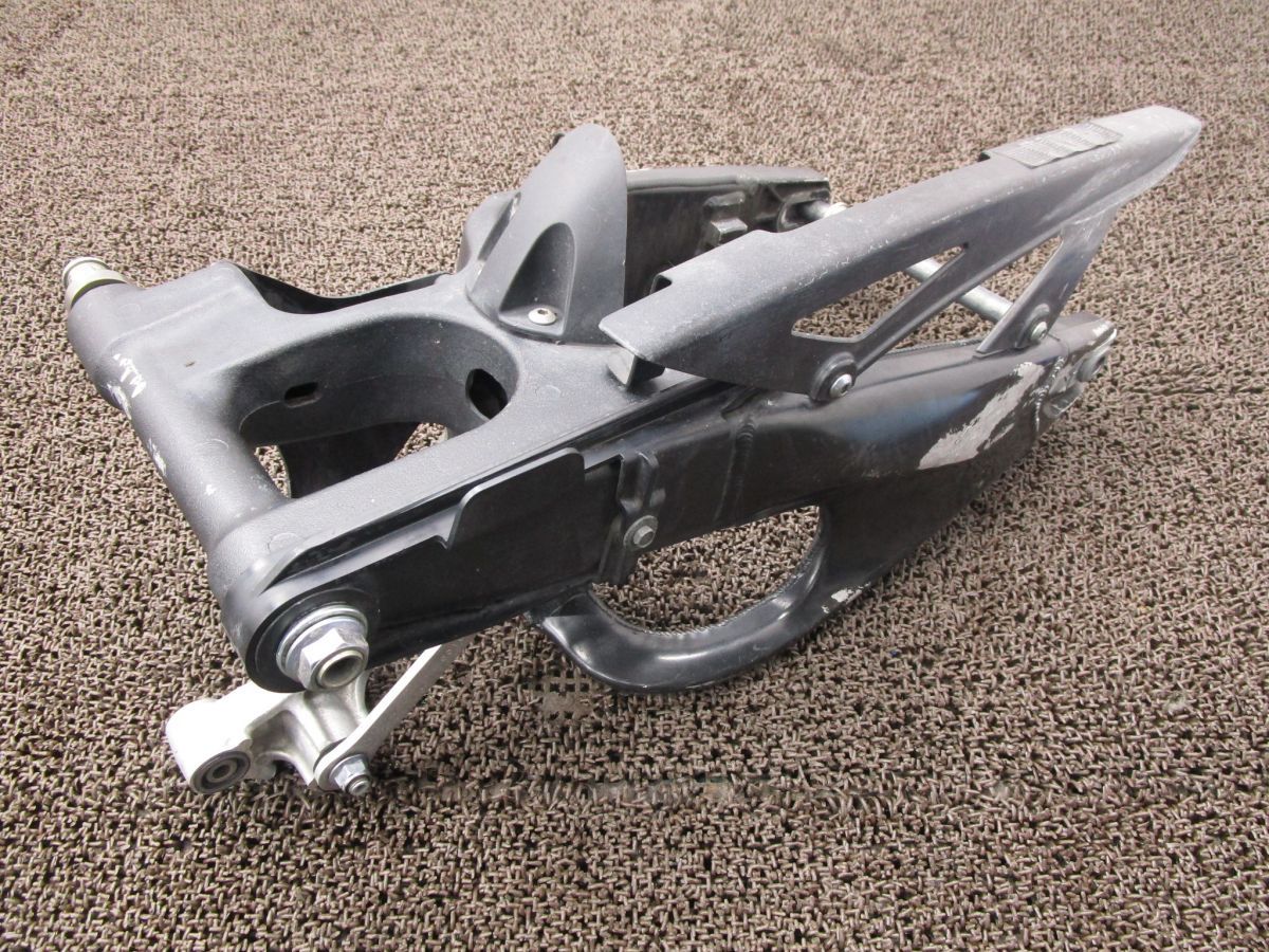 ZX-10R スイングアーム チェーンカバー □B2717！アクスルシャフト
