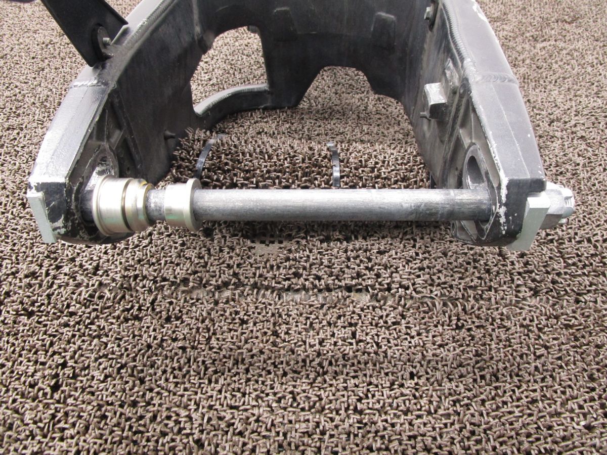 ZX-10R スイングアーム チェーンカバー □B2717！アクスルシャフト