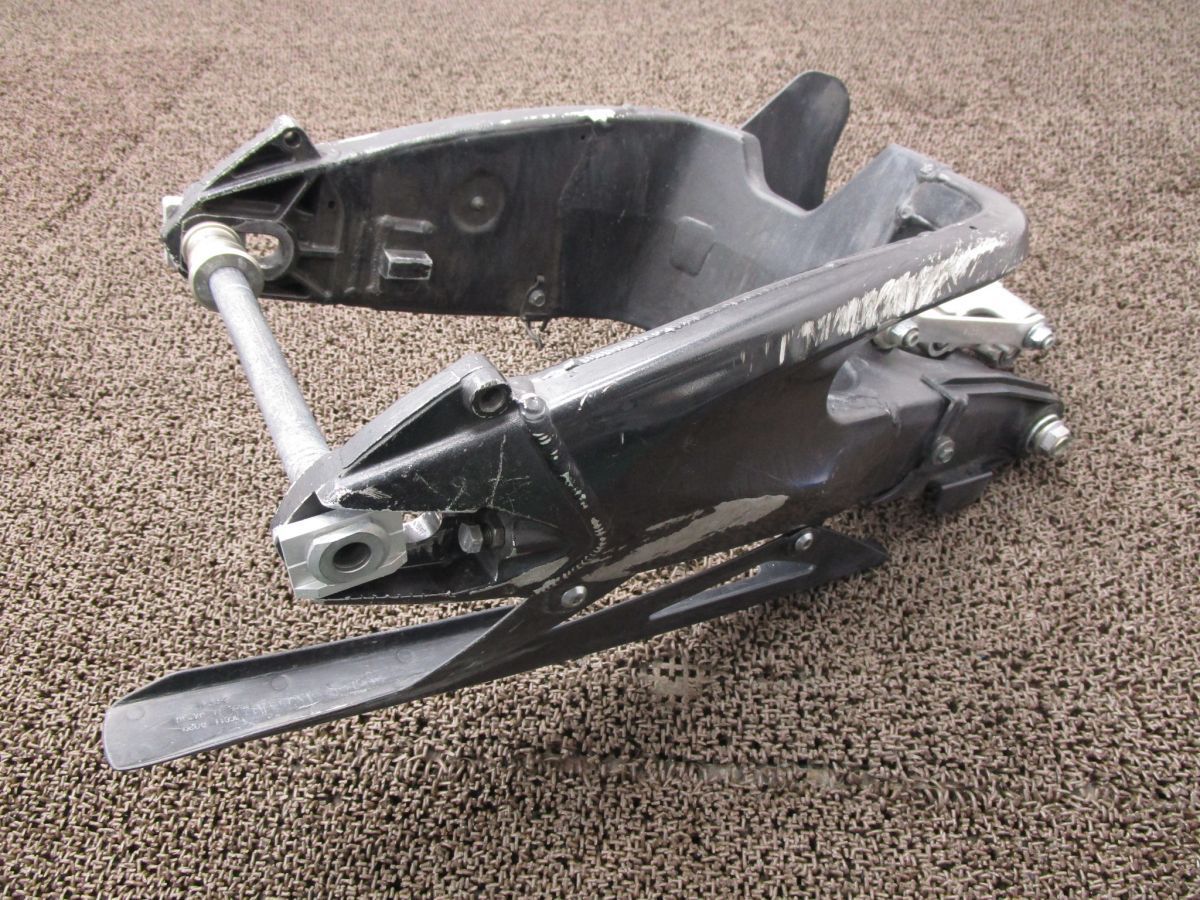 ZX-10R スイングアーム チェーンカバー □B2717！アクスルシャフト