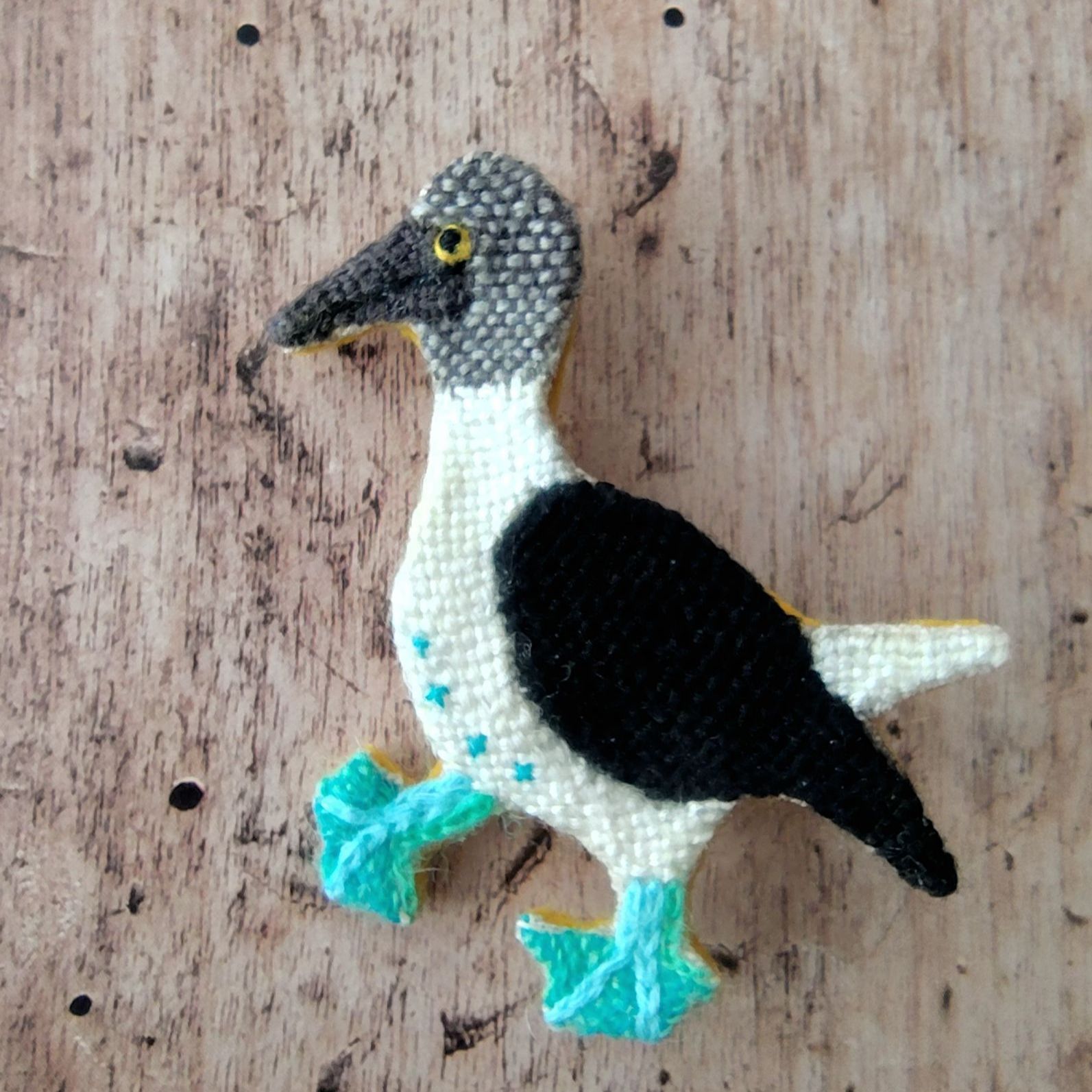 刺繍ブローチ アオアシカツオドリ