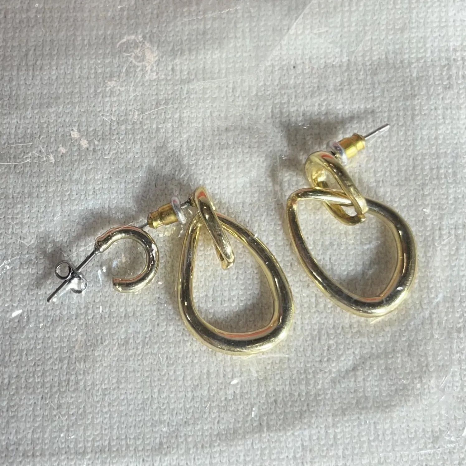 新品未使用】ピアス ゴールド ドロップ シンプル - メルカリ