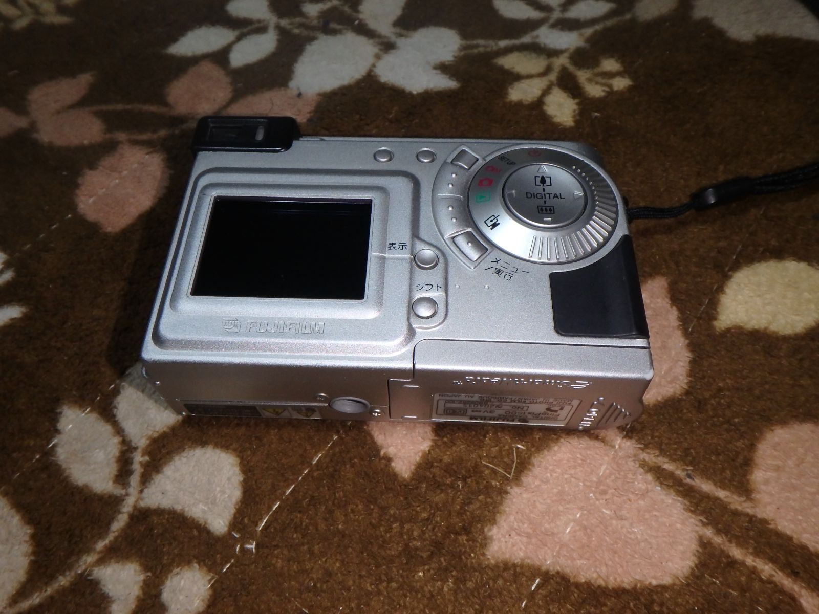 動作品 FUJIFILM 1500 FinePix デジタルカメラ 乾電池駆動 - メルカリ