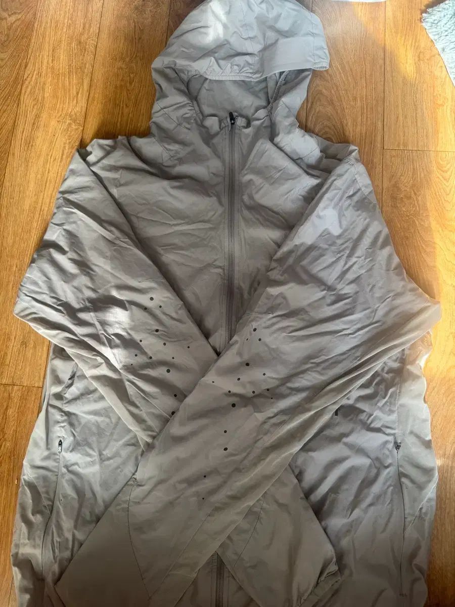 オン ランニング パフ ジャケット M