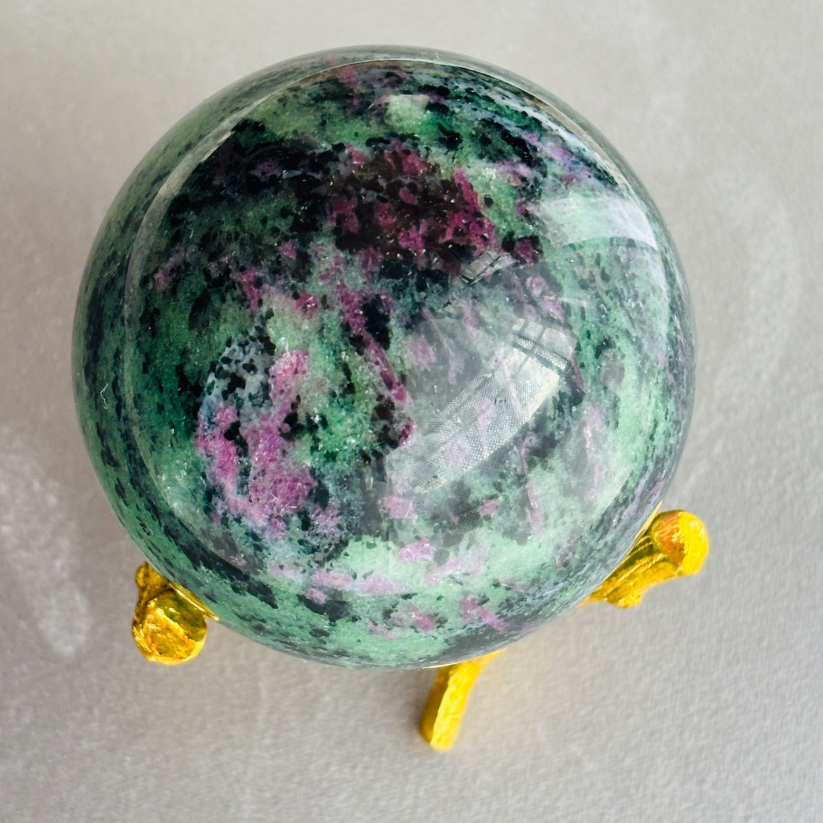 ルビーインゾイサイト ルビー 蛍光 天然石 スフィア - メルカリ