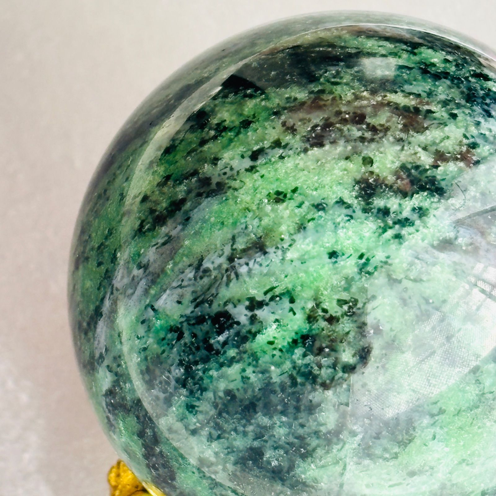 ルビーインゾイサイト ルビー 蛍光 天然石 スフィア - メルカリ