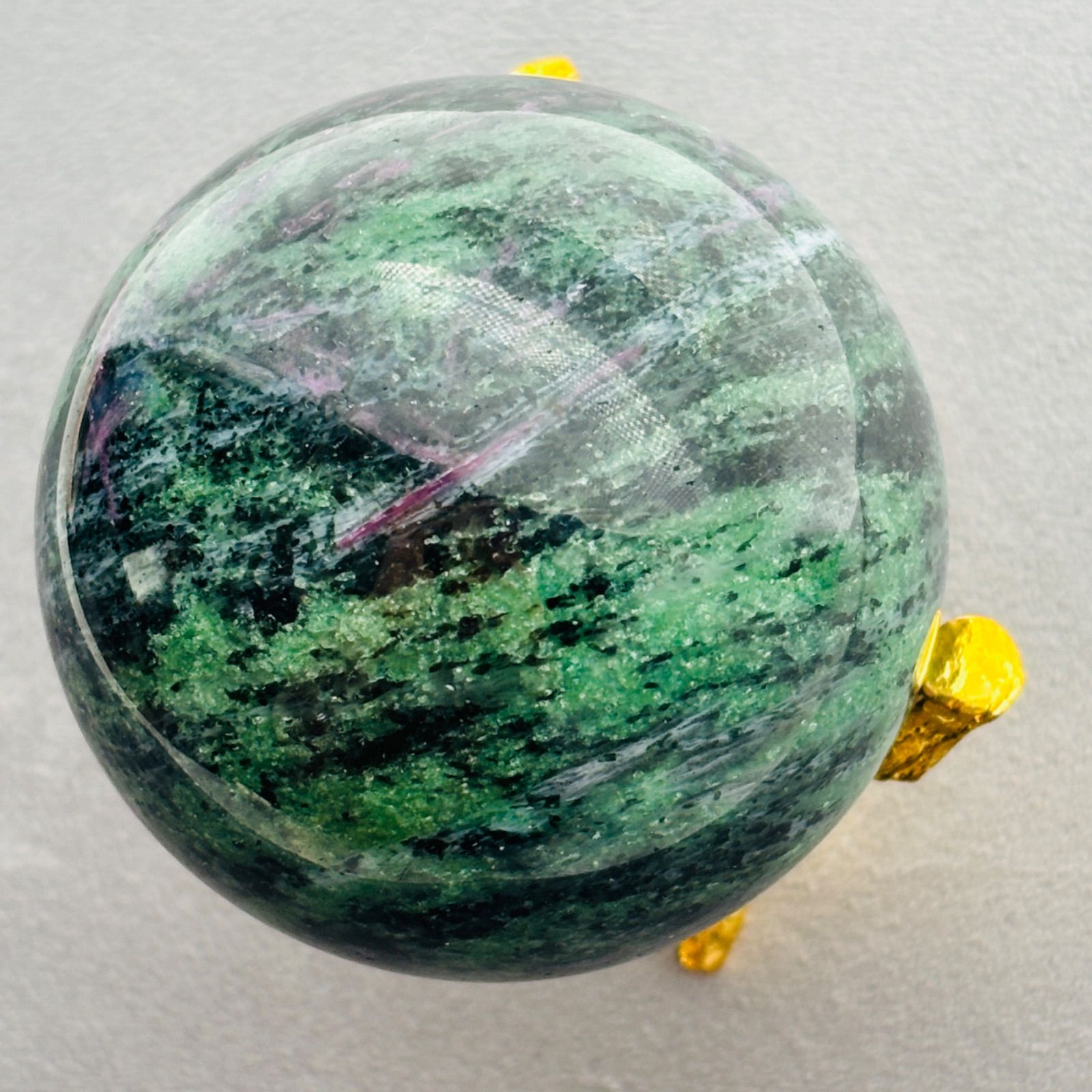 ルビーインゾイサイト ルビー 蛍光 天然石 スフィア - メルカリ