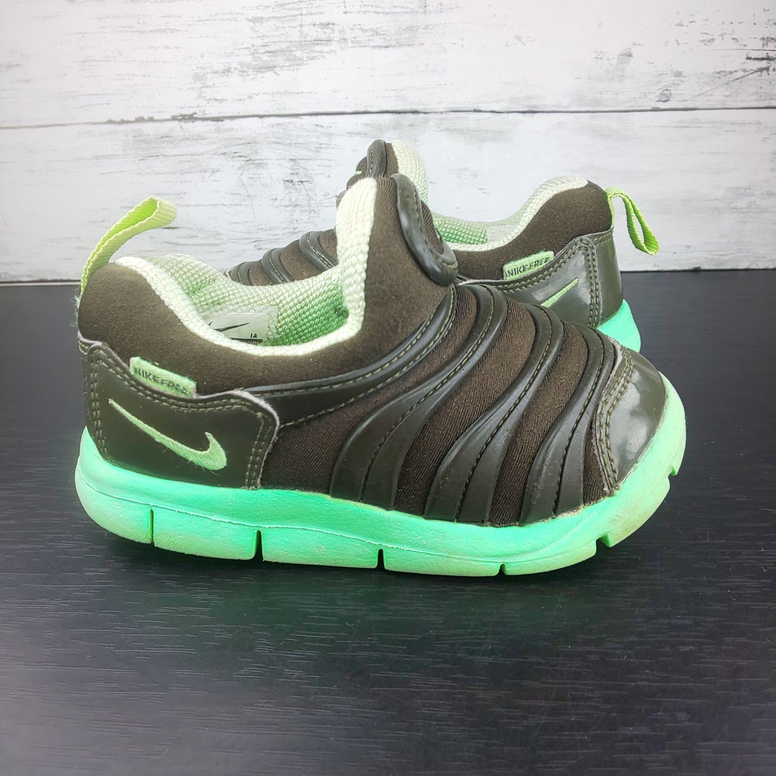 NIKE NIKE DYNAMO FREE TD ナイキ ダイナモ フリー ティーディー