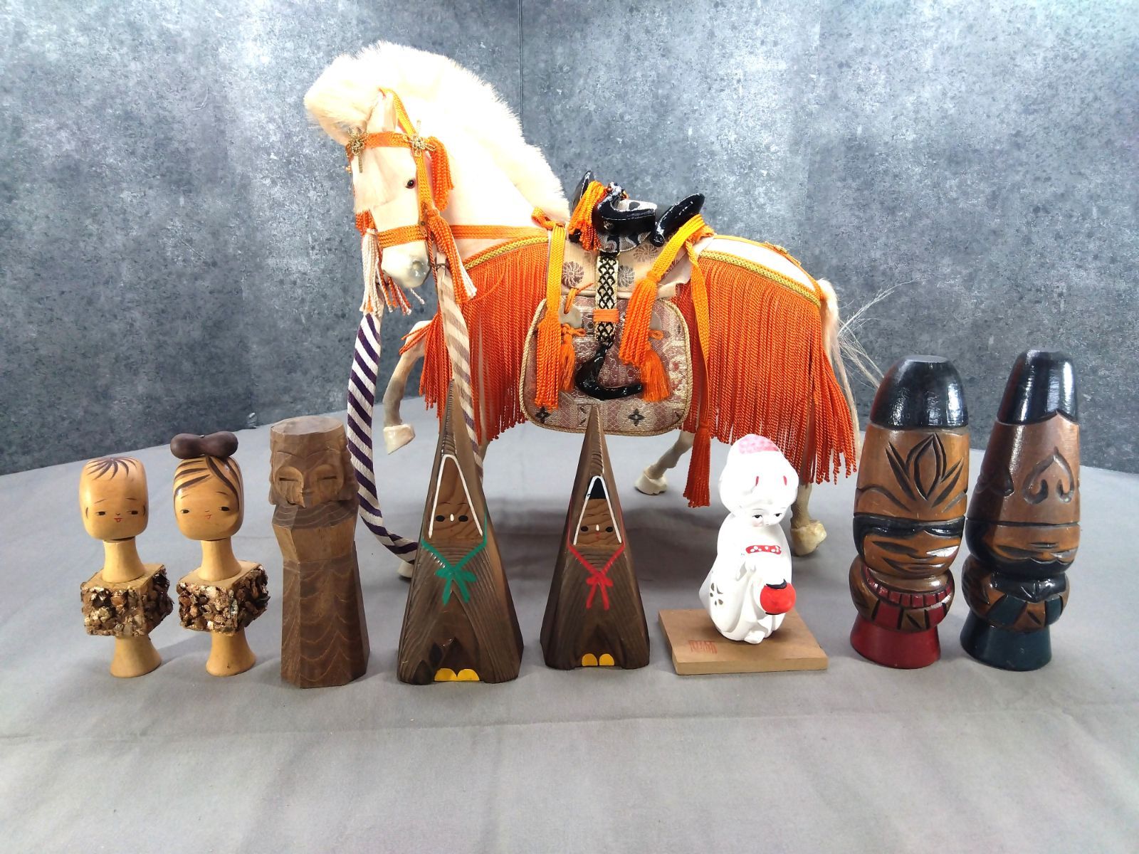 民芸品等まとめ9点 郷土玩具 木彫人形 馬飾り こけし 置物 昭和レトロ