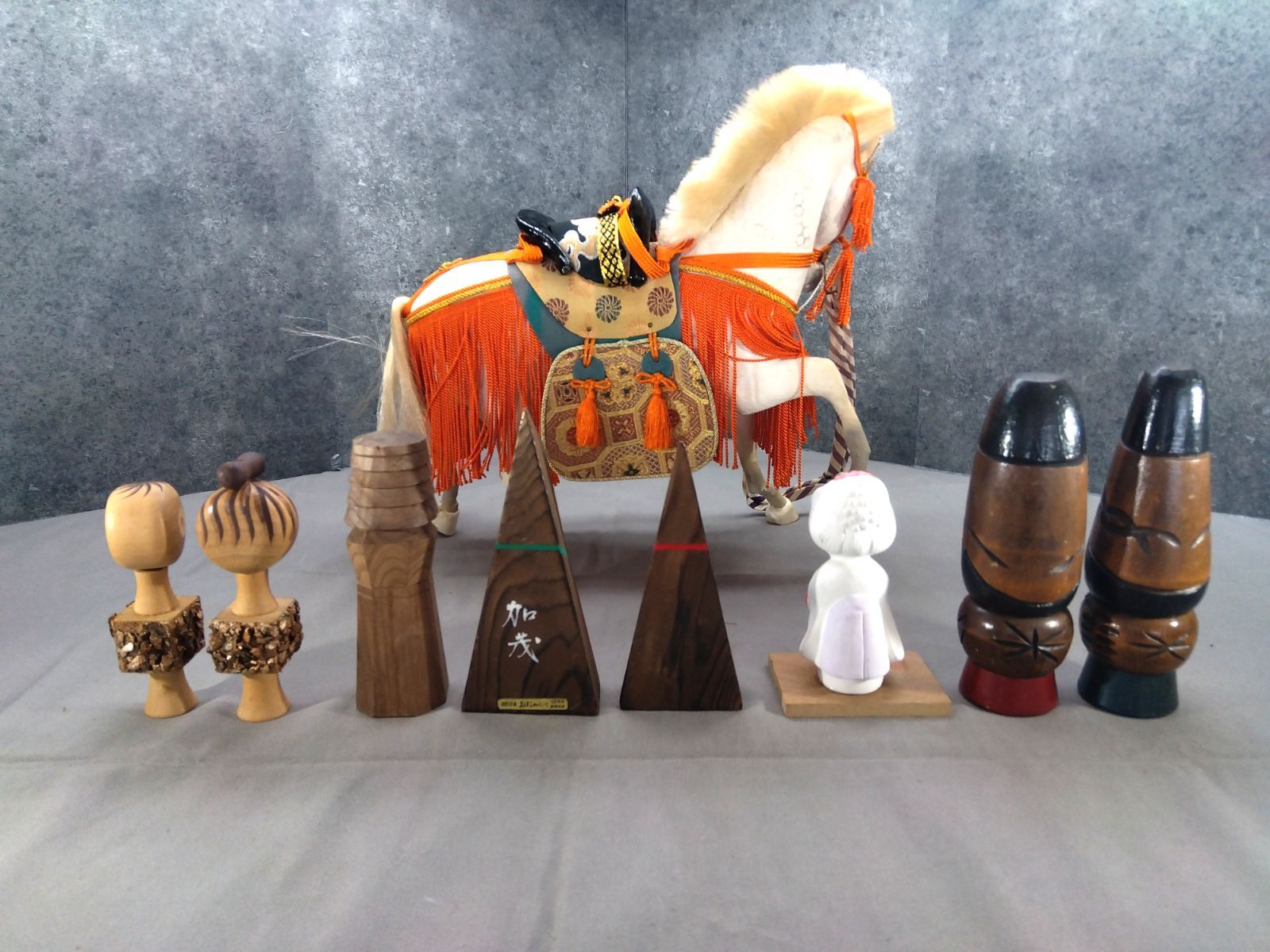 民芸品等まとめ9点 郷土玩具 木彫人形 馬飾り こけし 置物 昭和レトロ