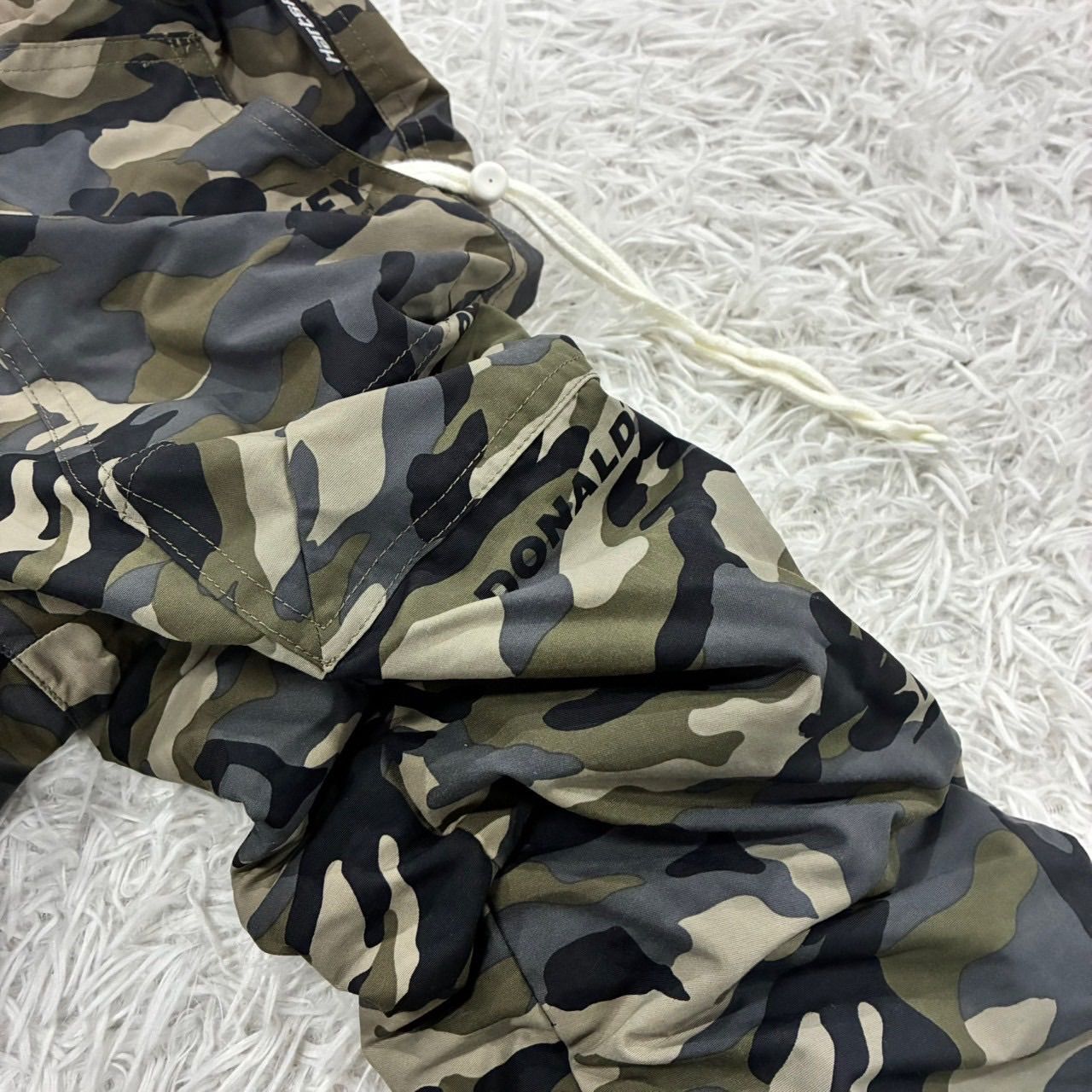 Disney ミッキーマウス 迷彩柄 スノーウェア オーバーオール 120cm